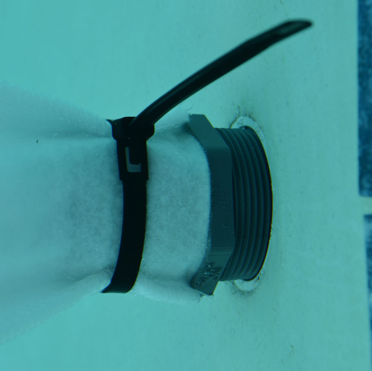 Threaded Inlet Adapter 1.5 Inch Hose X 1.5 Inch Pipe Thread. - The Aquabag